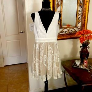 Beautiful white and cream lace dress 💕
